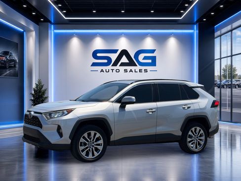 Used 2019 Toyota RAV4 XLE Premium w/ Cold Weather Package FWD image 7