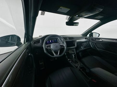 Used 2023 Volkswagen Tiguan SE R-Line image 18