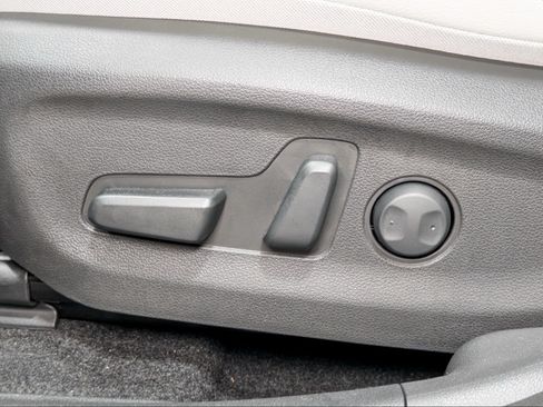 Used 2023 Hyundai Kona Limited w/ Cargo Package FWD image 7