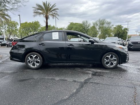 Used 2019 Kia Forte LXS FWD image 5