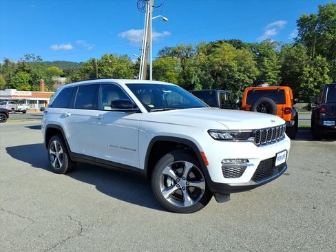 New 2025 Jeep Grand Cherokee Limited image 2