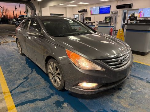 Used 2014 Hyundai Sonata SE w/ Premium Package 04 image 3