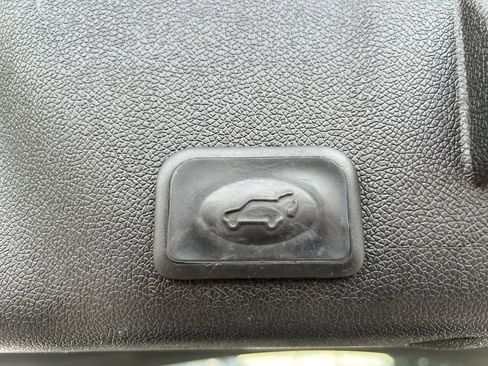 Used 2014 GMC Acadia SLT image 19