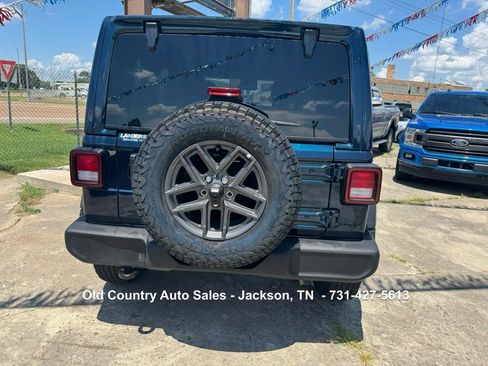 Used 2025 Jeep Wrangler Sport image 8