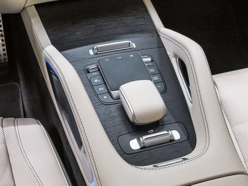 Used 2024 Mercedes-Benz GLS 450 4MATIC image 21