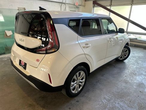 Used 2023 Kia Soul LX FWD image 5