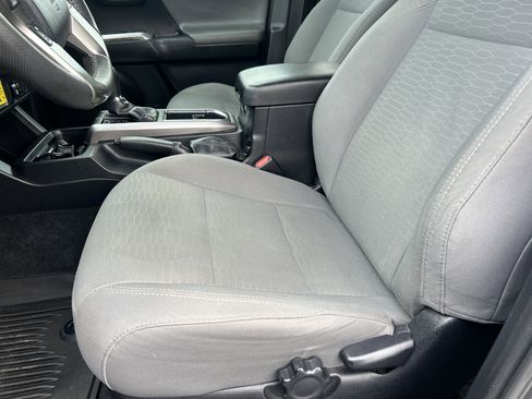 Used 2018 Toyota Tacoma SR5 image 18