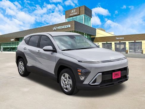 Certified 2026 Hyundai Kona SE FWD image 3