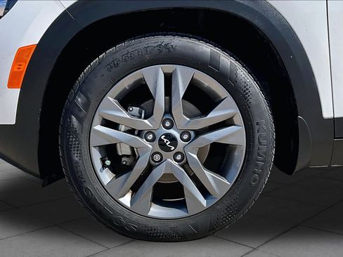 Used 2023 Kia Seltos S w/ Navigation Package FWD image 11