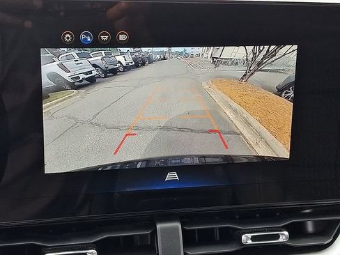 Used 2025 Chevrolet Equinox LT FWD image 14