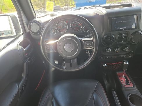 Used 2017 Jeep Wrangler Unlimited Rubicon AWD/4WD image 28
