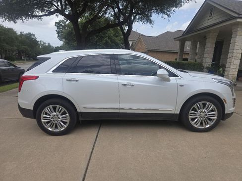 Used 2017 Cadillac XT5 Premium Luxury FWD image 5