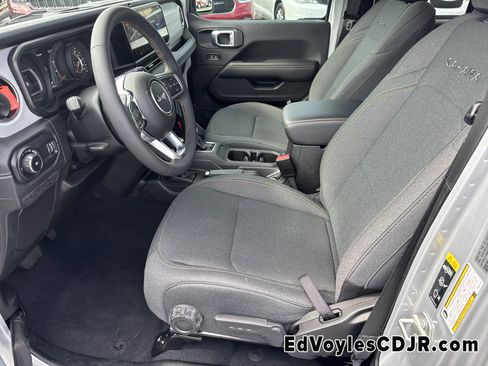 Certified 2024 Jeep Wrangler Sahara w/ Technology Group image 11