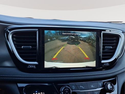 New 2026 Chrysler Pacifica Select FWD image 16