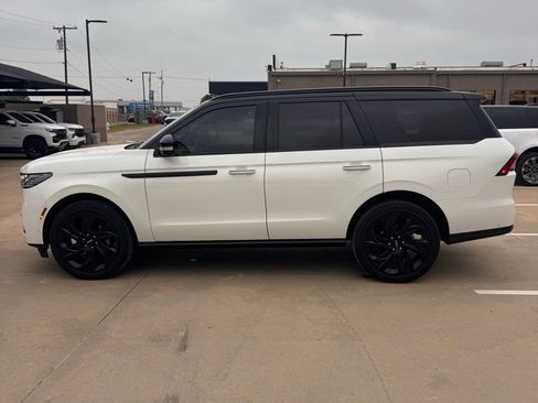 Used 2025 Lincoln Navigator Black Label AWD/4WD image 4