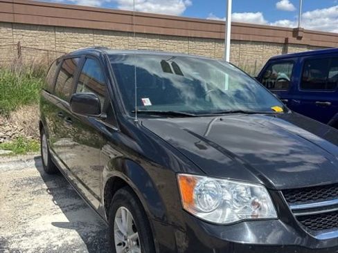 Used 2020 Dodge Grand Caravan SXT FWD image 1