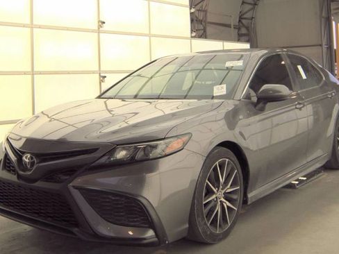 Used 2021 Toyota Camry SE FWD image 1