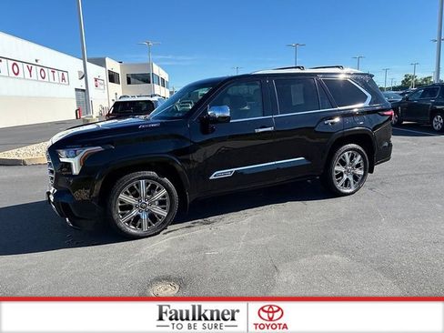 Used 2025 Toyota Sequoia Capstone AWD/4WD image 16