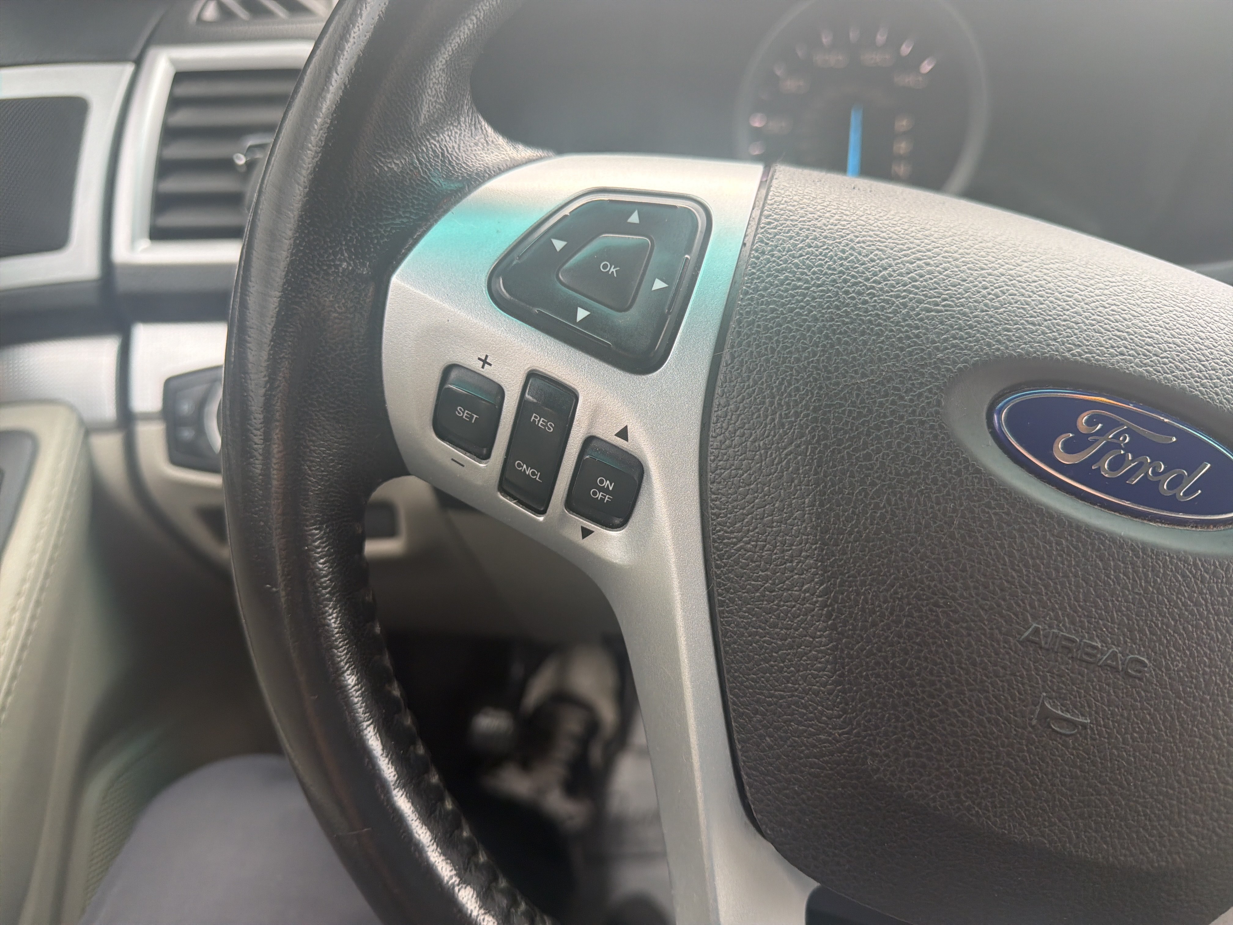 Used 2014 Ford Explorer XLT w/ Equipment Group 202A AWD/4WD image 20