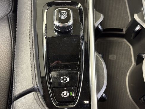 Used 2024 Volvo XC90 B5 Plus image 38