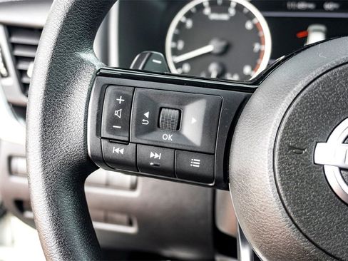 Used 2023 Nissan Rogue SV image 18