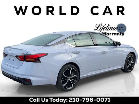 Used 2025 Nissan Altima 2.5 SR w/ SR Premium Package FWD image 3