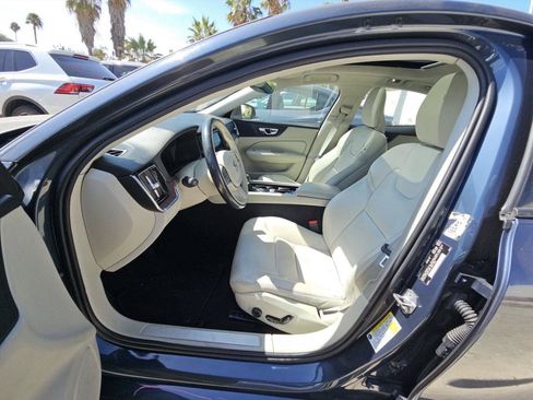 Used 2021 Volvo S60 T5 Momentum FWD image 6