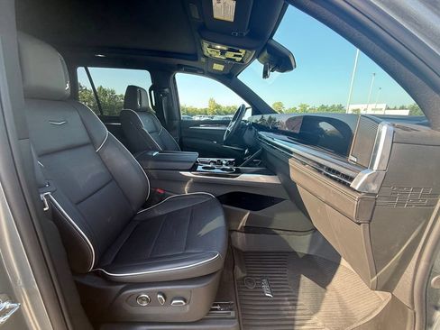 Certified 2026 Cadillac Escalade Luxury w/ Touring Package AWD/4WD image 33