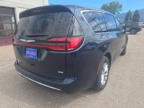 New 2025 Chrysler Pacifica Select image 7