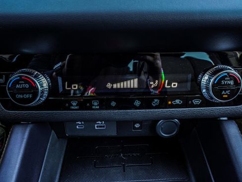 New 2025 Mitsubishi Outlander SE image 24