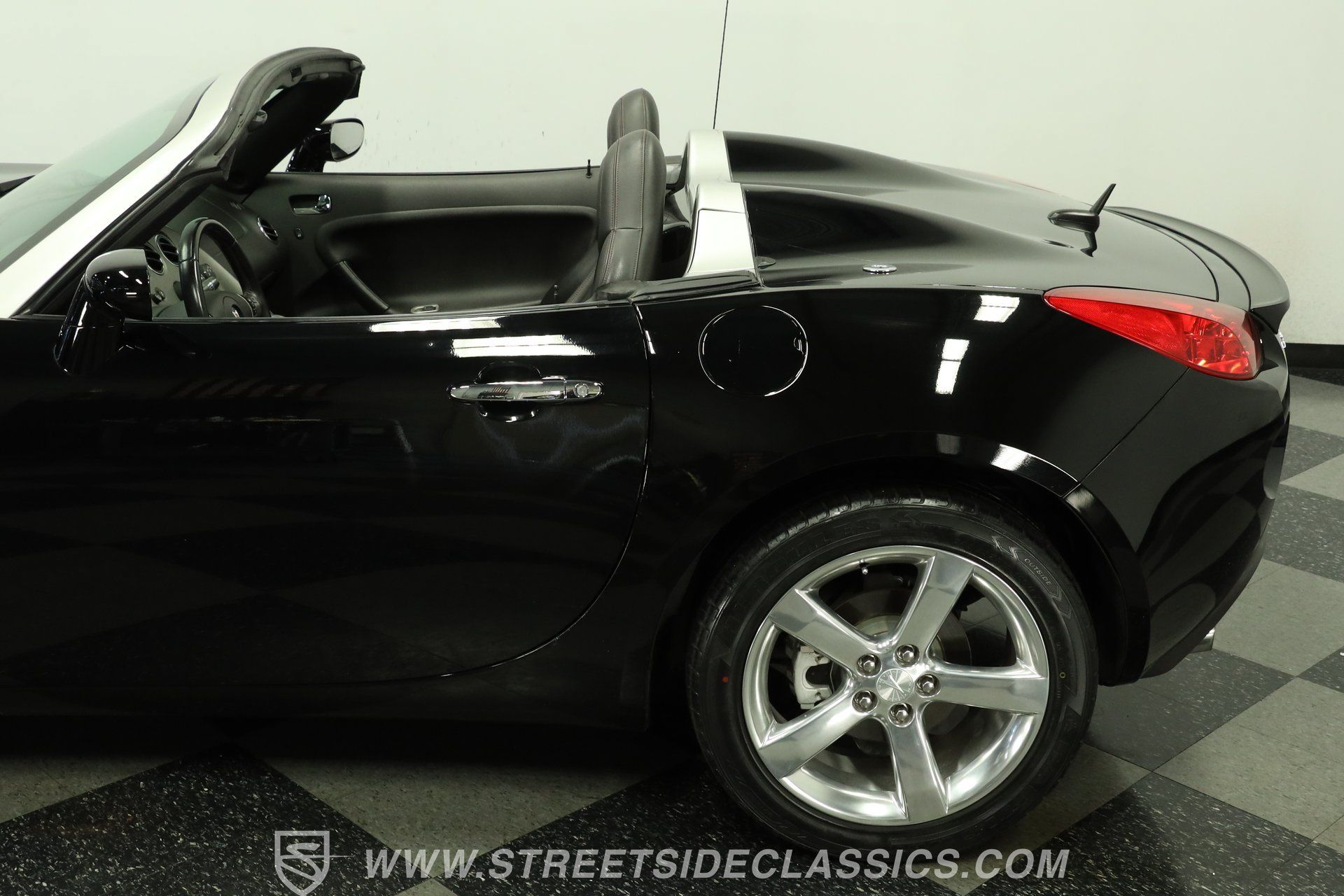 Used 2007 Pontiac Solstice GXP w/ Premium Package RWD image 24