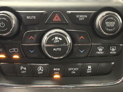 Used 2018 Jeep Grand Cherokee Altitude AWD/4WD image 18