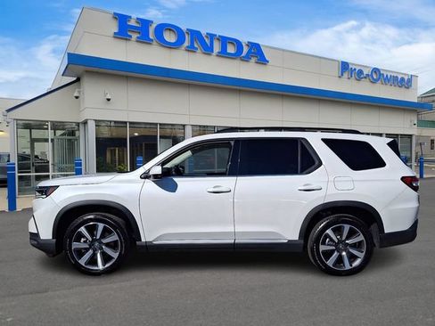 Used 2025 Honda Pilot Touring image 7