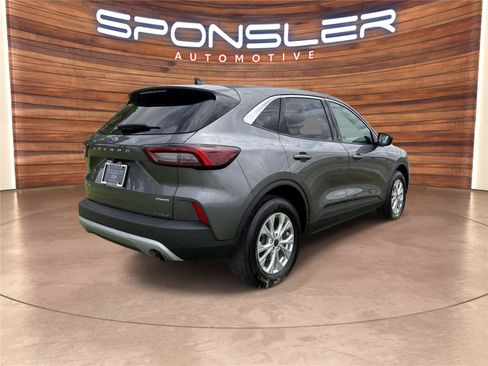 Used 2023 Ford Escape Active w/ Tech Pack #1 AWD/4WD image 7