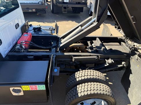 Used 2016 Ford F550 4x4 Crew Cab Super Duty w/ Power Equipment Group image 17