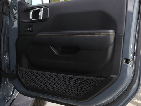 Used 2024 Jeep Wrangler Unlimited Sahara w/ Safety Group image 9