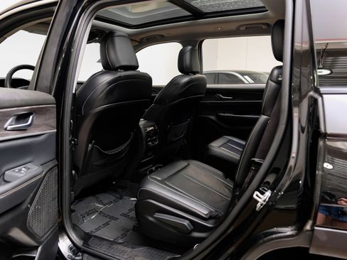 Used 2023 Jeep Grand Cherokee L Limited AWD/4WD image 43