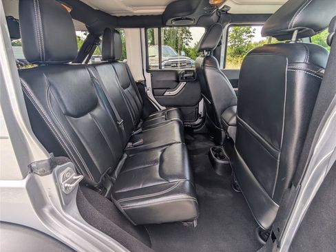 Used 2014 Jeep Wrangler Unlimited Rubicon w/ Dual Top Group AWD/4WD image 9