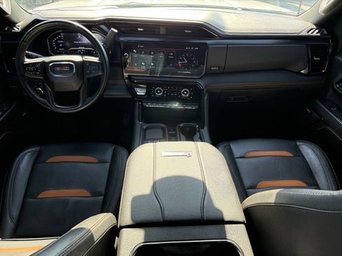 Used 2024 GMC Sierra 2500 AT4 image 12