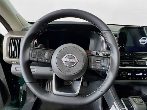 Used 2025 Nissan Pathfinder Platinum AWD/4WD image 10