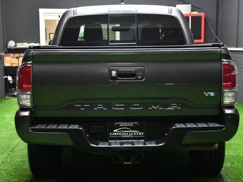Used 2021 Toyota Tacoma TRD Sport w/ TRD Premium Sport Package AWD/4WD image 6