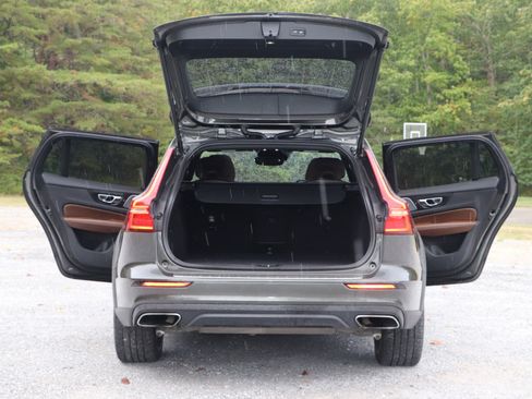 Used 2021 Volvo V60 T5 Cross Country w/ Advanced Package image 6