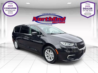 Used 2023 Chrysler Pacifica Touring-L