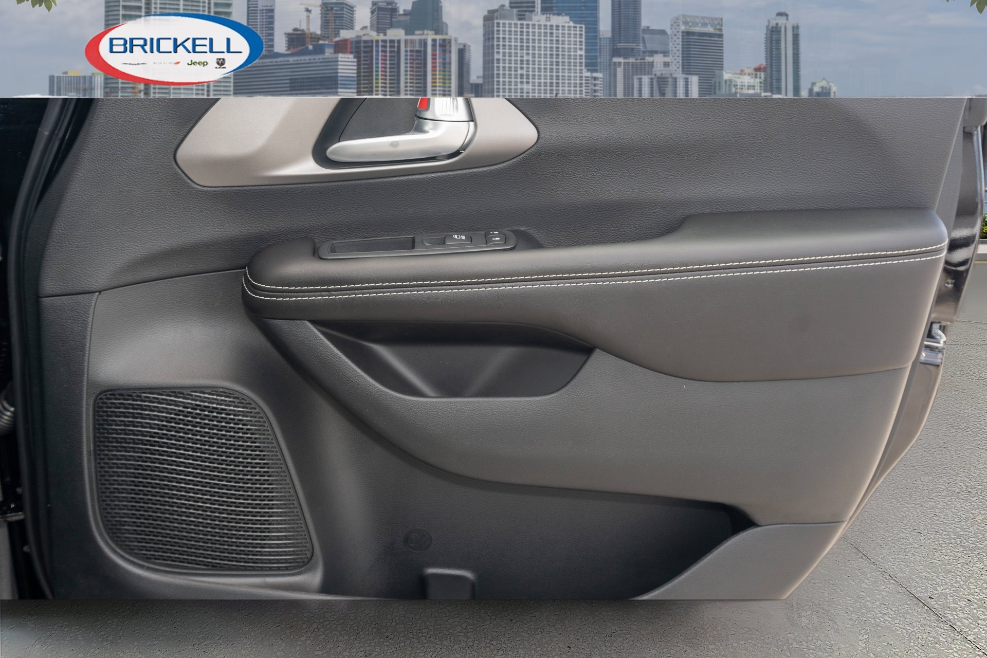 New 2027 Chrysler Pacifica Select FWD image 17