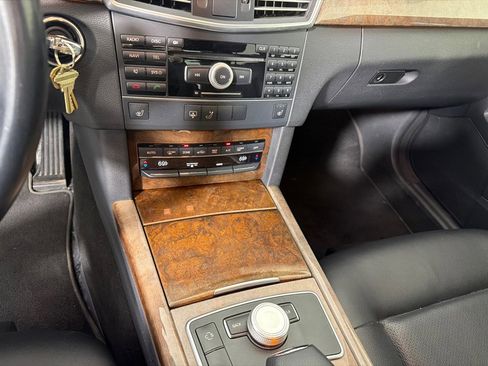 Used 2011 Mercedes-Benz E 350 4MATIC Sedan image 19