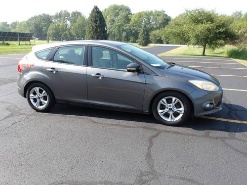 Used 2014 Ford Focus SE FWD image 1