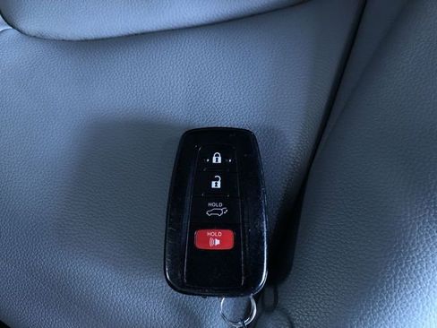 Certified 2023 Toyota Highlander XLE image 33