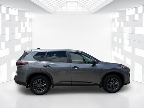 Used 2025 Nissan Rogue S FWD image 8
