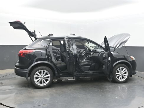 Used 2017 Nissan Rogue Sport SV w/ SV Premium Package image 44