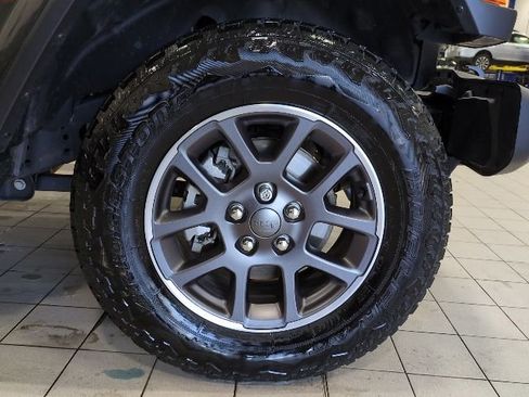 Used 2022 Jeep Gladiator Overland w/ Popular Equipment Package AWD/4WD image 27